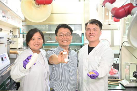 prof. Wu and his team